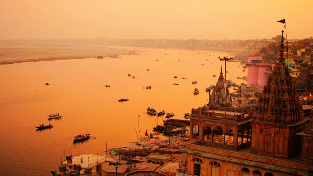 Budget-friendly travel destinations in India for 2026, featuring mountains, beaches, historic cities, and scenic places.