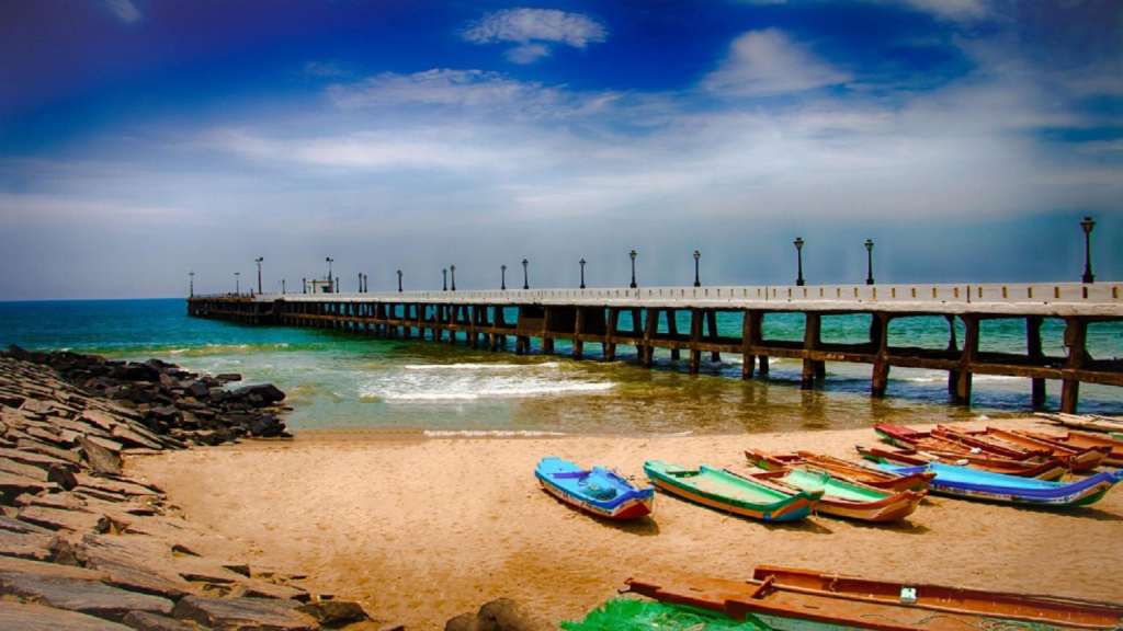 Budget-friendly travel destinations in India for 2026, featuring mountains, beaches, historic cities, and scenic places.