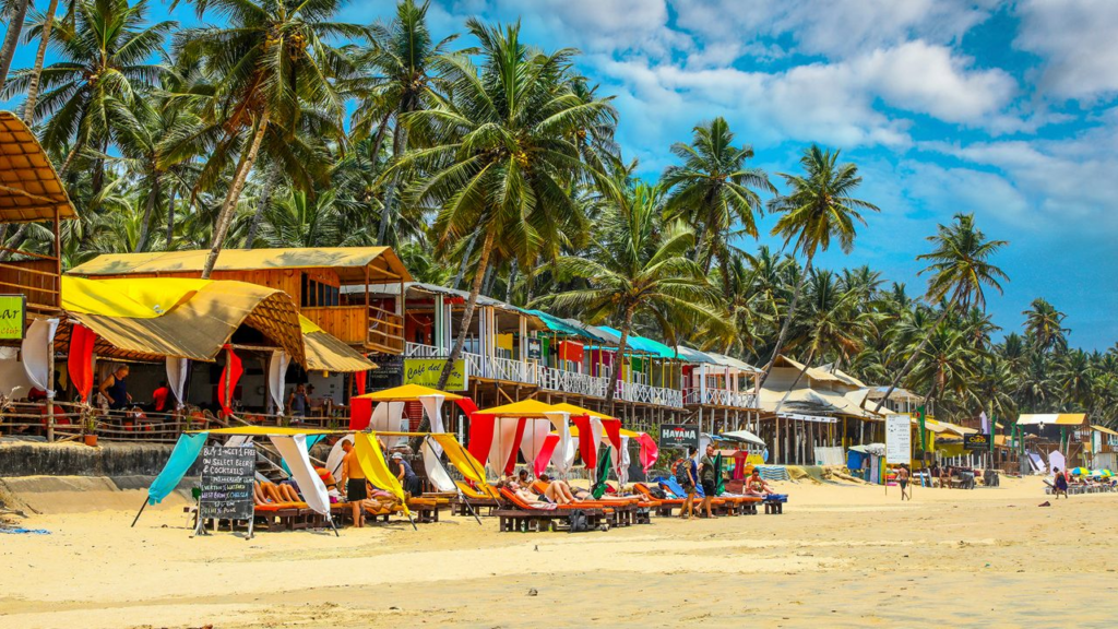 Budget-friendly travel destinations in India for 2026, featuring mountains, beaches, historic cities, and scenic places.