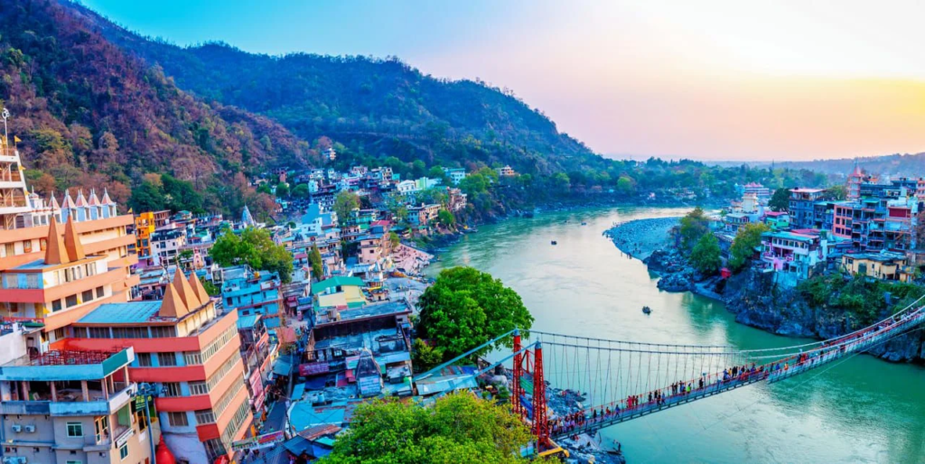 Budget-friendly travel destinations in India for 2026, featuring mountains, beaches, historic cities, and scenic places.